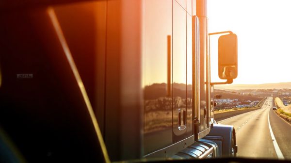 10 étapes essentielles pour acquérir une capacité de transport poids lourd